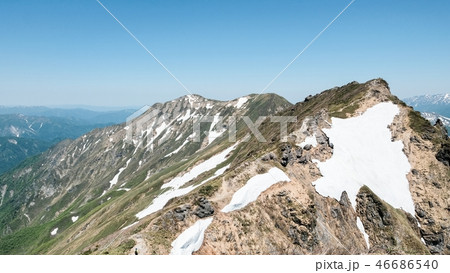 春の谷川岳登山 （トマノ耳よりオキノ耳・一ノ倉岳・茂倉岳を望む） 46686540