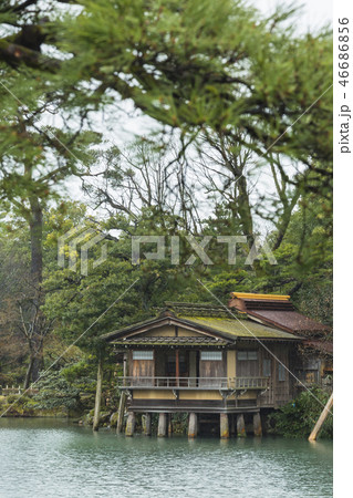 石川 金沢の兼六園 霞ヶ池の内橋亭 石川 金沢の兼六園 霞ヶ池の内橋亭 46686856
