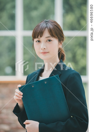 young woman 46696580