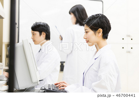 研究室　開発　実験室　臨床検査　バイオテクノロジー　調剤薬局 46700441