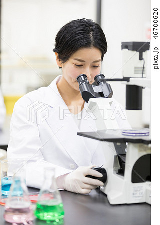 研究室　開発　実験室　臨床検査　バイオテクノロジー　新薬 46700620