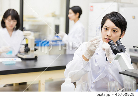研究室　開発　実験室　臨床検査　バイオテクノロジー　新薬 46700929