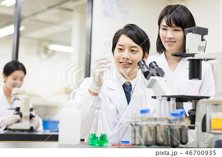 研究室　開発　実験室　臨床検査　バイオテクノロジー　新薬 46700935