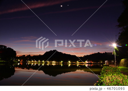 朝の光 湖 湖上 46701093