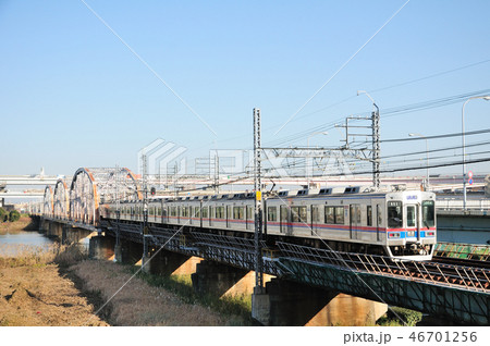 荒川橋梁を渡る京成3500形電車 46701256