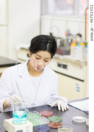 研究室 開発 実験室 臨床検査 バイオテクノロジー 新薬 研究室 開発 実験室 臨床検査 バイオテクノロジー 新薬 46701452