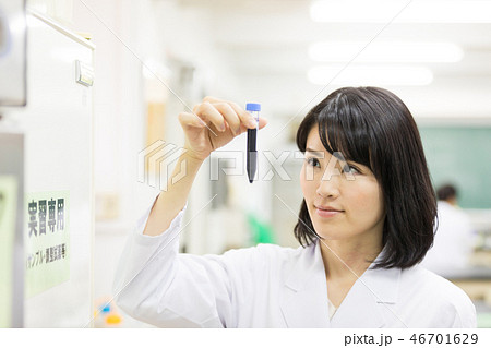 研究室　開発　実験室　臨床検査　血液 46701629