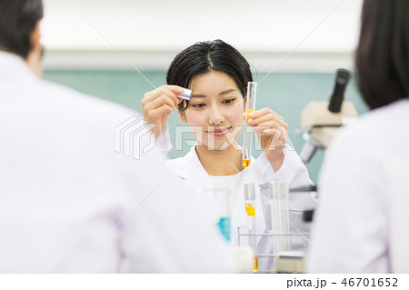 研究室　開発　実験室　臨床検査　バイオテクノロジー　新薬 46701652