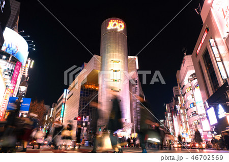 日本の東京都市景観　「道玄坂下」の交差点や渋谷109など、街並みを望む 46702569