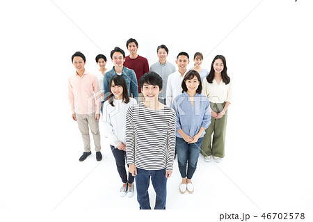 カジュアル　男女　複数　20～40代　斜俯瞰 46702578