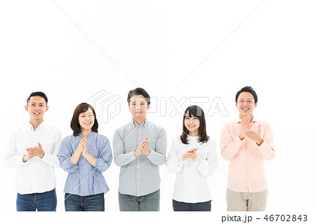 カジュアル　男女　複数　20～40代　拍手 46702843