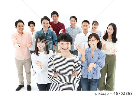 カジュアル 男女 複数 20~40代 斜俯瞰 褒める 称える カジュアル 男女 複数 20~40代 斜俯瞰 褒める 称える 46702868
