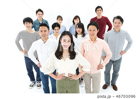 カジュアル 男女 複数 20~40代 斜俯瞰 カジュアル 男女 複数 20~40代 斜俯瞰 46703096