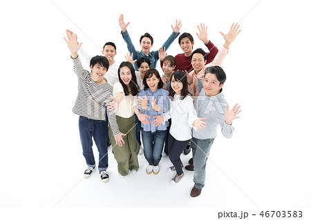 カジュアル 男女 複数 20~40代 斜俯瞰 手を広げる 歓迎 ハイテンション カジュアル 男女 複数 20~40代 斜俯瞰 手を広げる 歓迎 ハイテンション 46703583