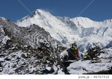 ゴ-キョ・ピ-クから望むチョ-オユ- ゴ-キョ・ピ-クから望むチョ-オユ- 46707410