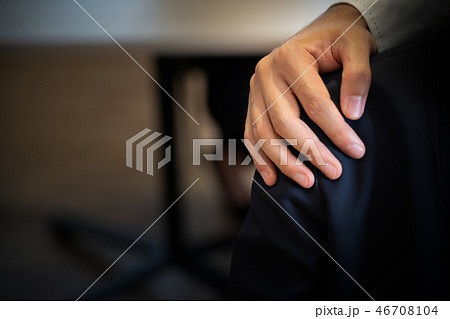 セクシャルハラスメントを受ける女性 セクシャルハラスメントを受ける女性 46708104