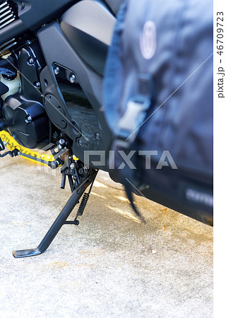 モーターサイクル 駐車しているバイクのクローズアップ写真 モーターサイクル 駐車しているバイクのクローズアップ写真 46709723