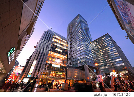 日本の東京都市景観　東京・秋葉原駅前のビジネス街化する街並みを望む 46713426