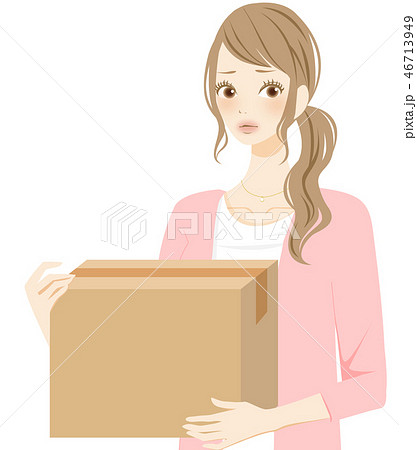 困る　不満な表情の女性　不用品を処分 46713949