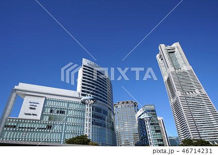 日本の横浜都市景観　桜木町駅前から横浜ランドマークタワーなどを望む 46714231