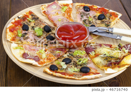 Six slices of pizza with different toppings Six slices of pizza with different toppings 46716740