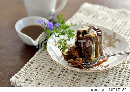 ナツメのケーキ キャラメルソース スティッキートフィープディングの写真素材