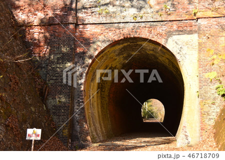 旧国鉄篠ノ井線廃線敷きトレッキングコース漆久保トンネルの写真素材