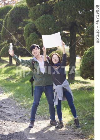 示す 見せる カップル 46719009