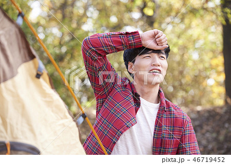 屋外 室外 若い男 46719452
