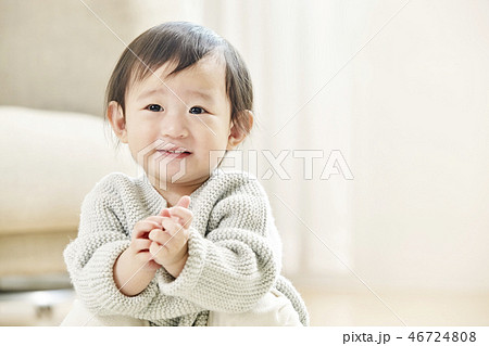 幼児 笑顔 微笑 46724808