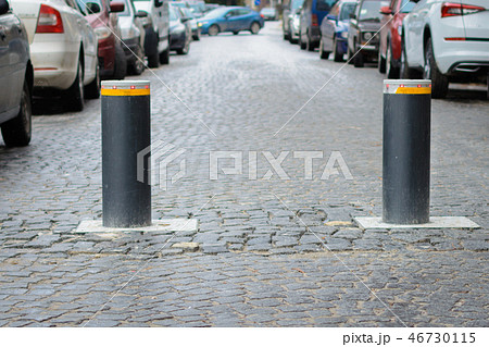 Retractable Electric Bollard Metallic hydraulic goes down under the ground for the opening of 46730115