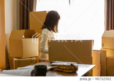 引越し 新生活 ダンボール 46732502