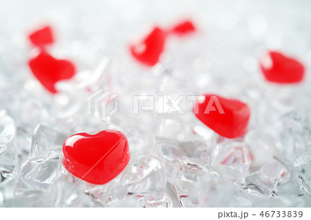 赤いハートのオブジェ 46733839