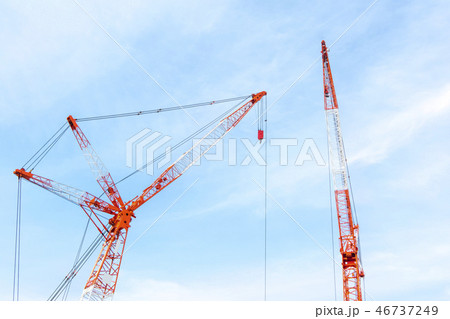 建設現場のクレーン 建設重機 46737249