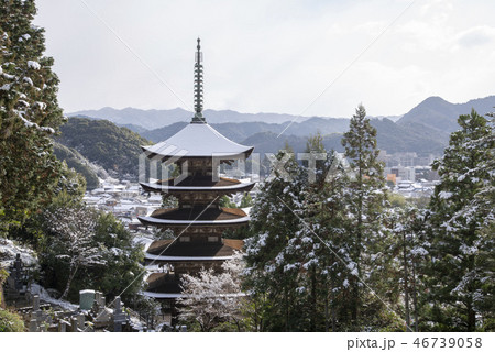 瑠璃光寺　雪景色 46739058