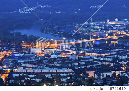 Linz panorama at night 46741619