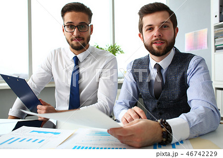 Group of businessmen with financial graph and silver pen 46742229