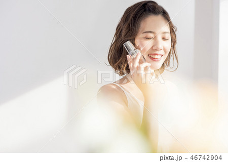 ビューティー 若い女性 美白 ビューティー 若い女性 美白 46742904