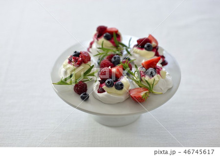 パブロワ/pavlova メレンゲのケーキ パブロワ/pavlova メレンゲのケーキ 46745617