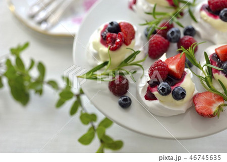 パブロワ／pavlova メレンゲのケーキ 46745635