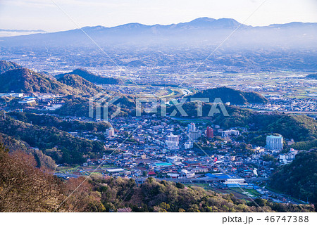 （静岡県）伊豆の国葛城山から、長岡温泉街を望む 46747388