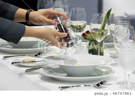 decorating dish, preparing food, fine dining 46747961