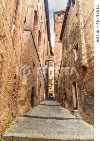 Medieval narrow street in Siena, Tuscany, Italy. Medieval narrow street in Siena, Tuscany, Italy. 46748611