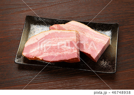 ベーコン 46748938