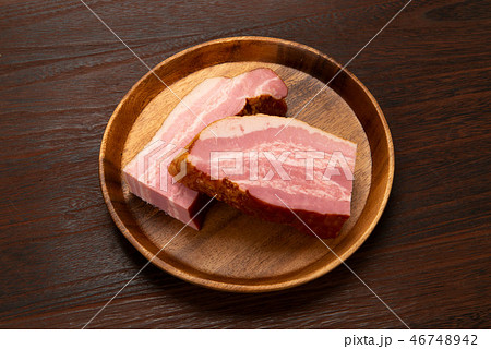 ベーコン 46748942