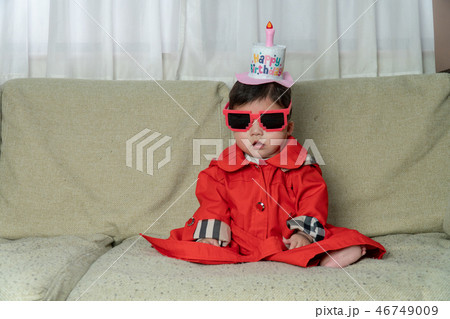 誕生日の子供 誕生日の子供 46749009