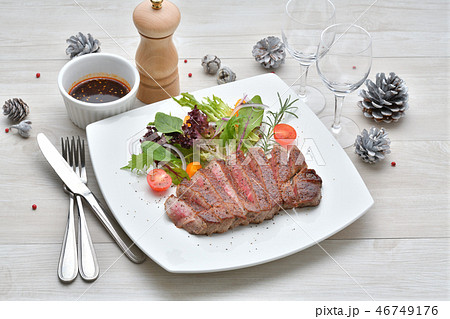 国産黒毛和牛のヒレ肉（フィレ肉）ステーキ用（生肉）。静岡県産の黒毛和牛ビーフです。 46749176