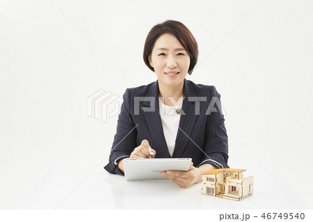 ビジネスウーマン 女性 女 46749540