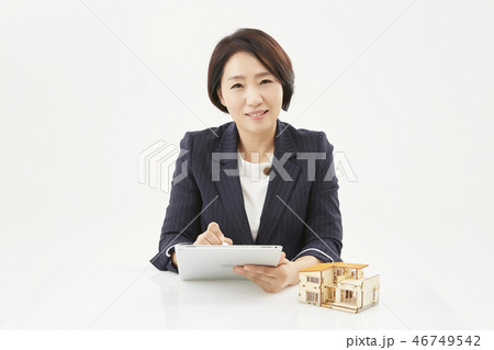 ビジネスウーマン 女性 女 46749542