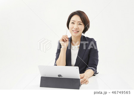 ビジネスウーマン 女性 女 46749565